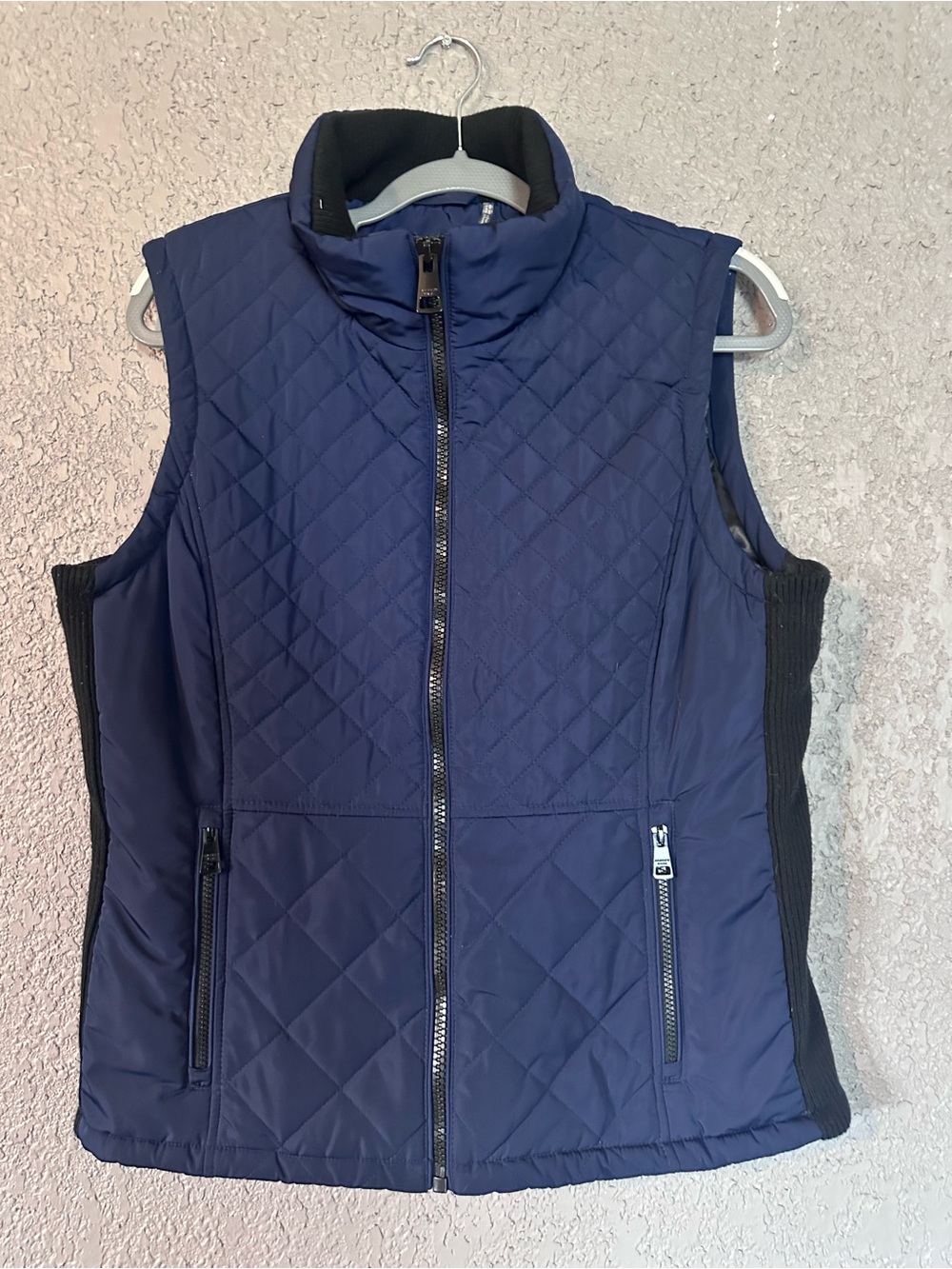 Women's Quilted Navy Sleeveless Vest with Zip Pockets